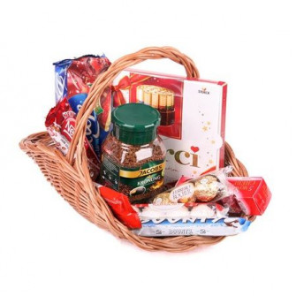 Кофейно-конфетная корзина сладостей