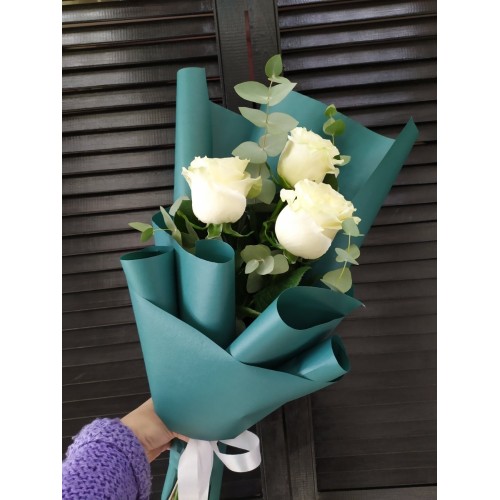 Купить на заказ Букет с белыми розами, 3 шт с доставкой в Жаркенте