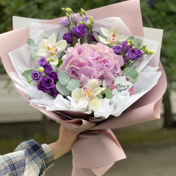 Букет с гортензиями Букет с гортензиями