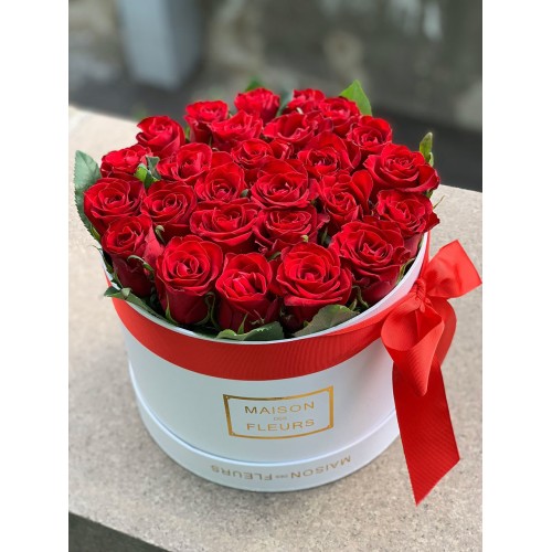 Купить на заказ 25 красных роз в коробке с доставкой в Жаркенте
