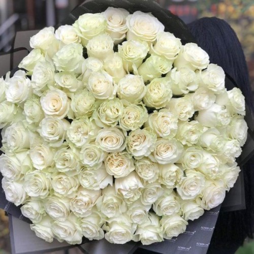 Купить на заказ Букет из 75 белых роз с доставкой в Жаркенте