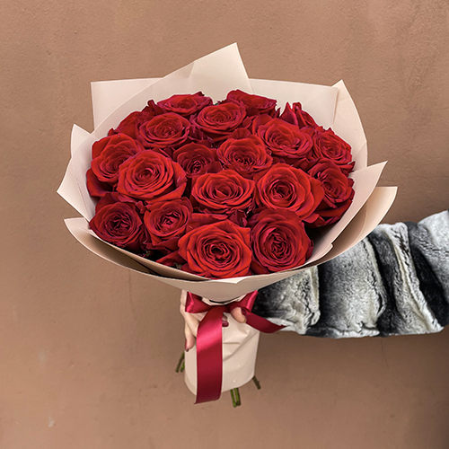 Купить на заказ Букет из 19 красных роз с доставкой в Жаркенте