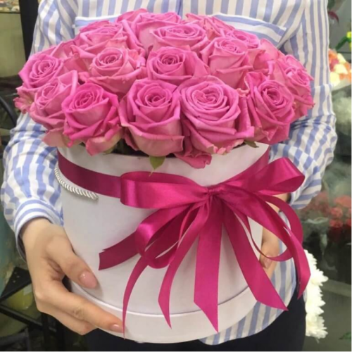 Купить на заказ 25 розовых роз в коробке с доставкой в Жаркенте