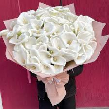 Нежный букет из каллы