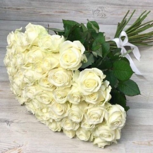 Купить на заказ Букет из 51 белой розы с доставкой в Жаркенте