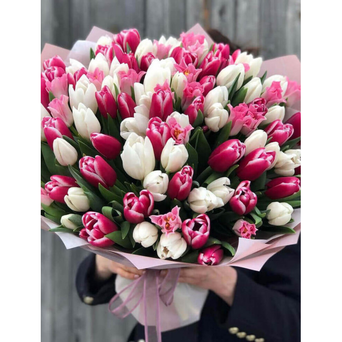 Букет из 101 тюльпана