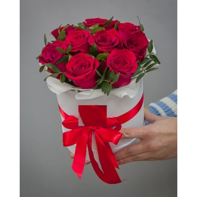 9 красных роз в коробке 9 красных роз в коробке